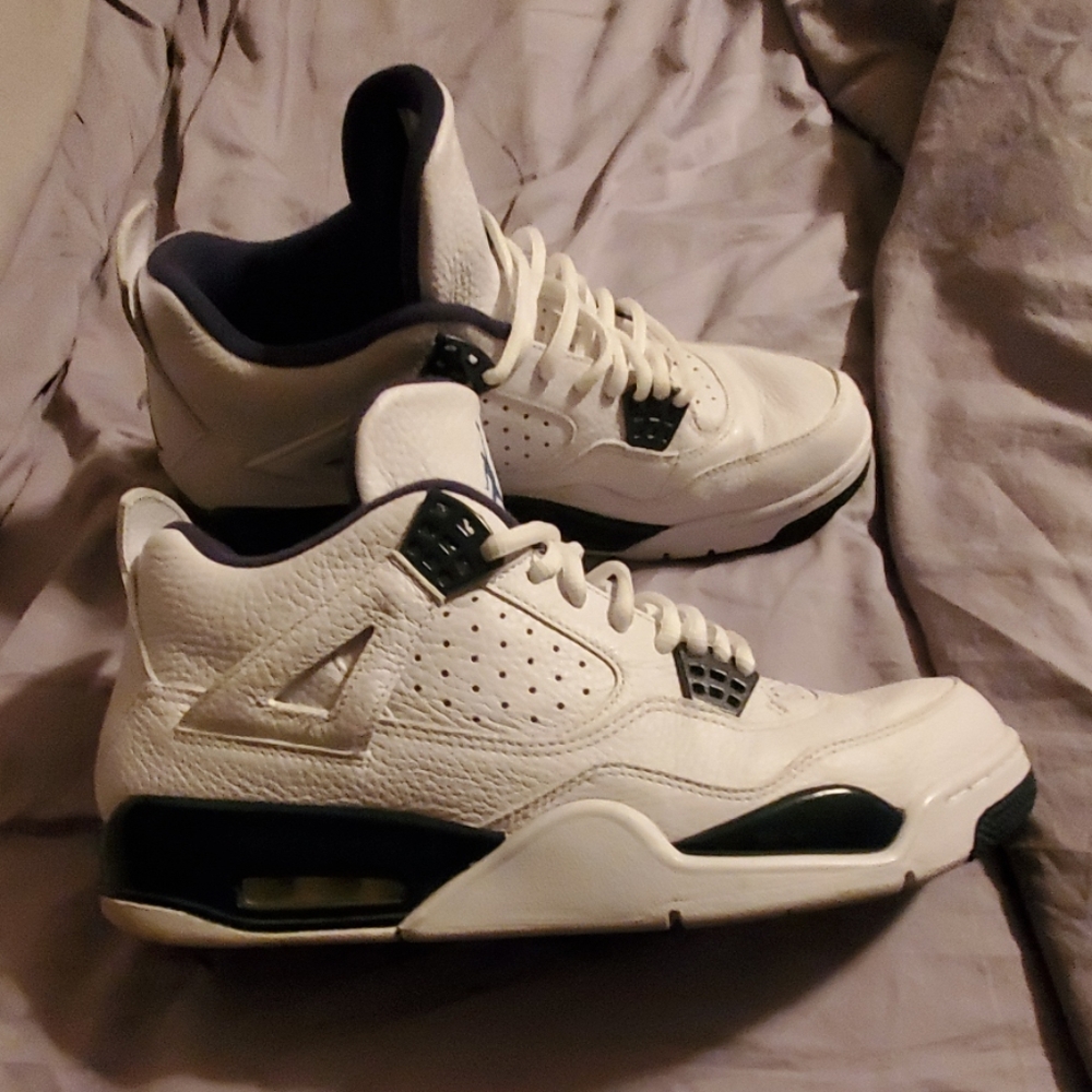 Jordan 4's legend blue